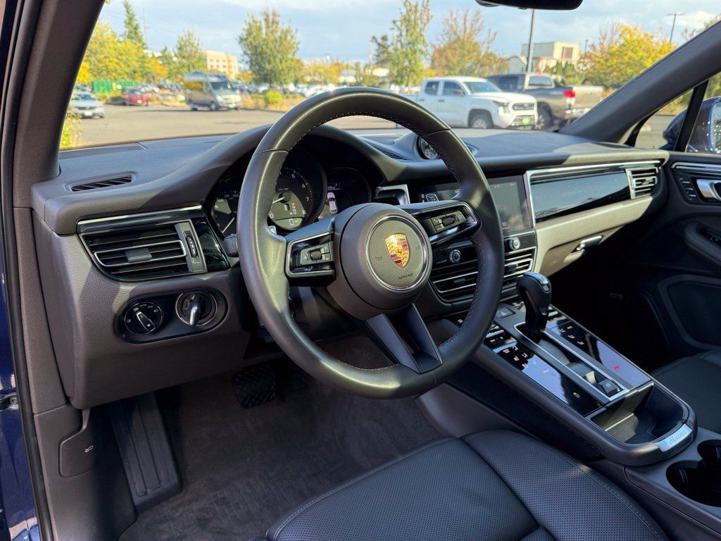 Used 2022 Porsche Macan AWD/4WD image 13