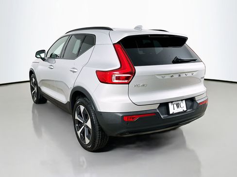 Used 2025 Volvo XC40 B5 Plus AWD/4WD image 7