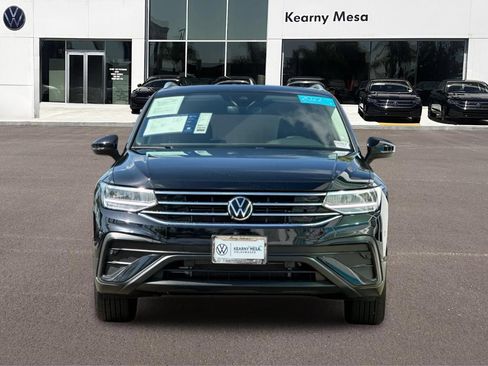 Used 2022 Volkswagen Tiguan SE w/ Panoramic Sunroof Package FWD image 9