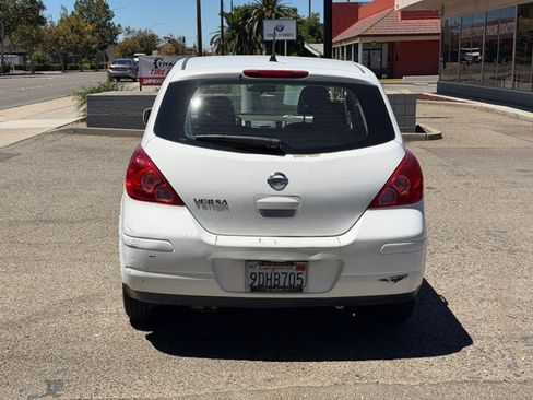 Used 2011 Nissan Versa 1.8 S FWD image 3