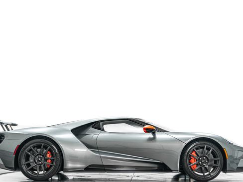 Used 2019 Ford GT RWD image 2