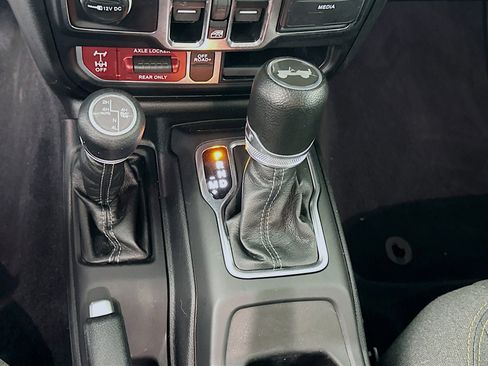 Used 2024 Jeep Wrangler Willys image 24