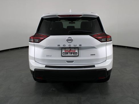 Certified 2025 Nissan Rogue SV image 7