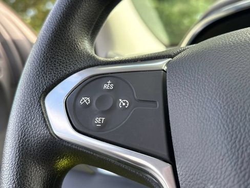 Used 2021 Chevrolet Traverse LS FWD image 16