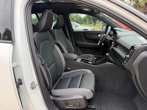Certified 2023 Volvo XC40 Recharge Plus AWD/4WD image 10