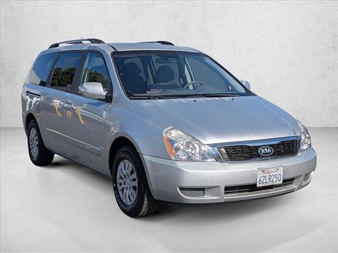 Used 2012 Kia Sedona LX FWD image 3