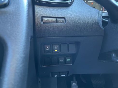 Used 2017 Nissan Rogue S image 17