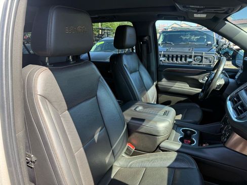 Used 2021 Chevrolet Suburban High Country AWD/4WD image 19