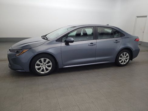 Used 2025 Toyota Corolla LE FWD image 2