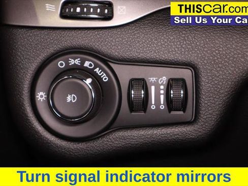 Used 2019 Jeep Cherokee Latitude Plus FWD image 21