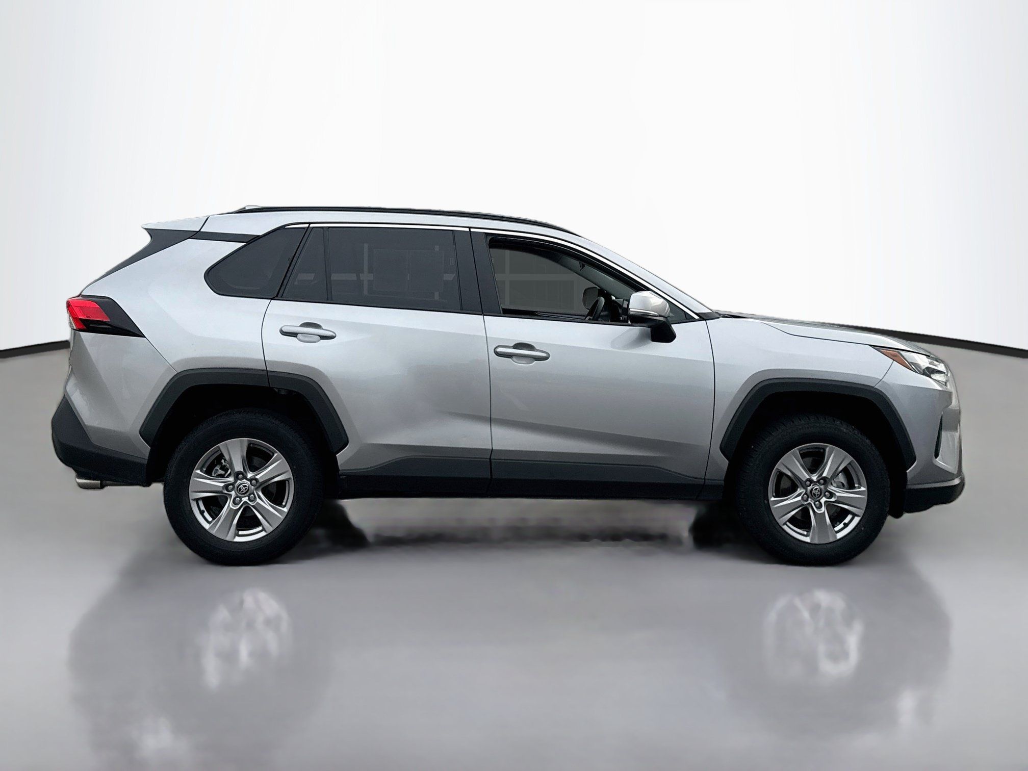 Used 2025 Toyota RAV4 XLE FWD image 8