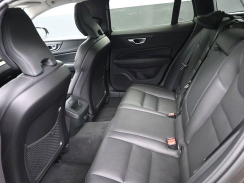 Used 2025 Volvo V60 B5 Cross Country Plus AWD/4WD image 17