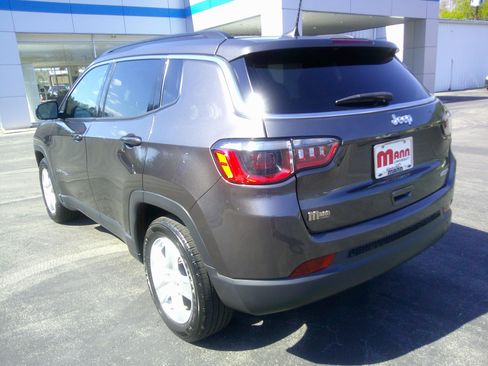 Used 2022 Jeep Compass Latitude FWD image 3