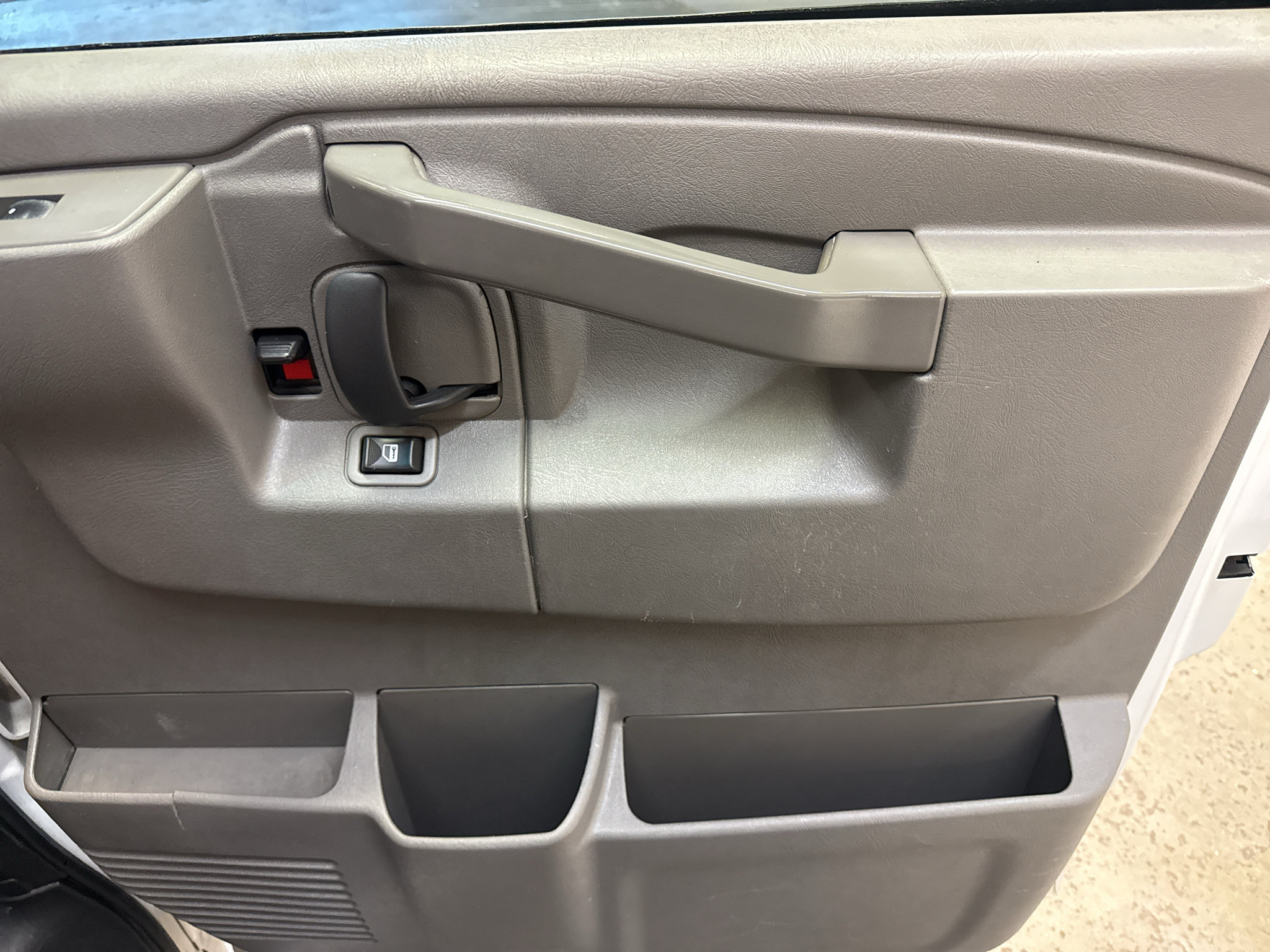 Used 2019 Chevrolet Express 2500 w/ Enhanced Convenience Package RWD image 15