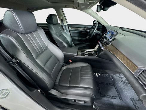 Used 2022 Honda Accord Touring image 29