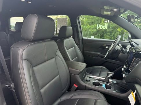 Used 2023 Chevrolet Traverse RS w/ LPO, Floor Liner Package FWD image 24