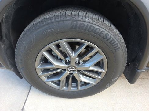 Used 2023 Nissan Rogue S image 10