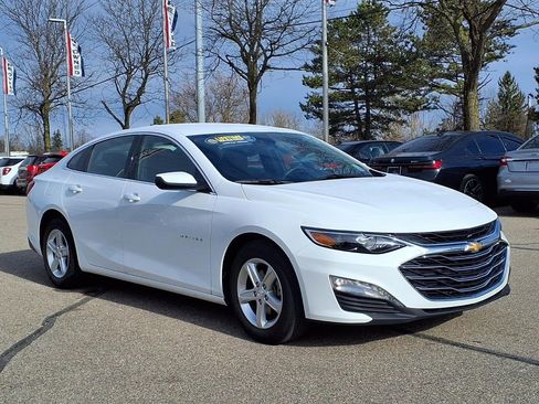 Used 2024 Chevrolet Malibu LT image 3