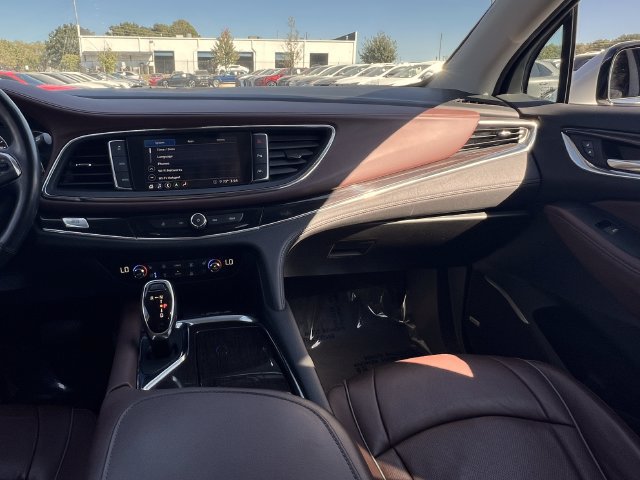 Used 2021 Buick Enclave Avenir w/ Avenir Technology Package AWD/4WD image 15