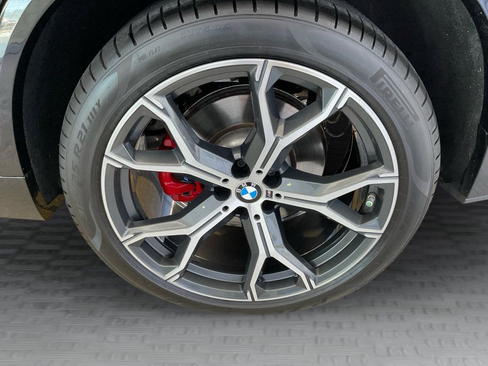 Used 2024 BMW X5 xDrive40i w/ M Sport Package AWD/4WD image 22