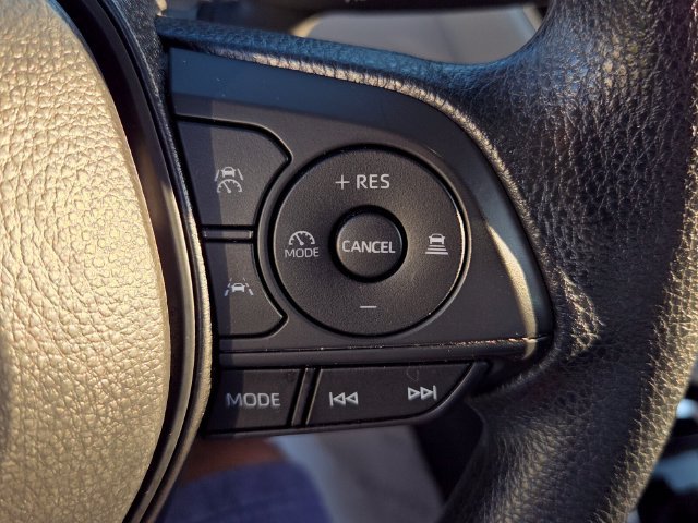 Used 2025 Toyota Corolla LE FWD image 25