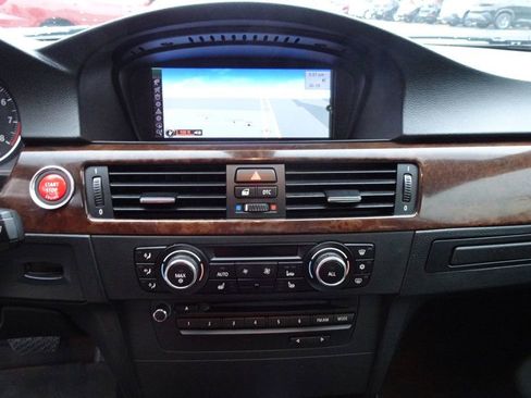 Used 2010 BMW 335i Convertible image 23