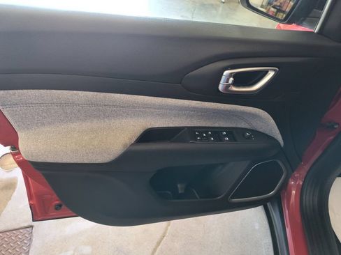 Used 2024 Jeep Compass Latitude AWD/4WD image 11