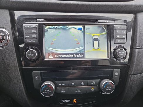 Used 2017 Nissan Rogue SV w/ SV Premium Package image 18