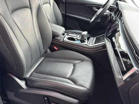 Used 2022 Audi Q8 Premium Plus w/ Premium Plus Package image 31