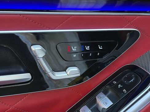 Used 2022 Mercedes-Benz S 580 4MATIC Sedan image 3