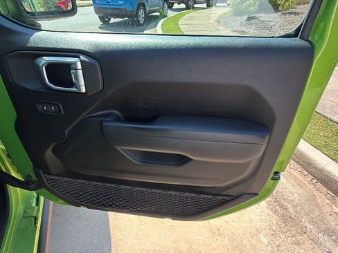 Used 2025 Jeep Wrangler Sport AWD/4WD image 18