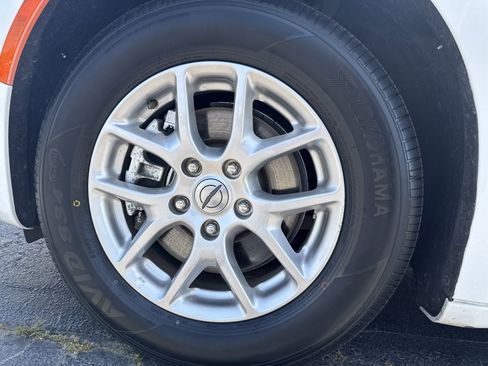 Used 2023 Chrysler Pacifica Touring-L FWD image 13