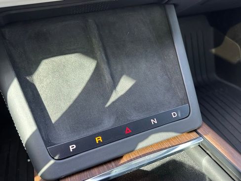 Used 2022 Tesla Model S image 22