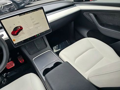 Used 2023 Tesla Model Y Long Range image 32