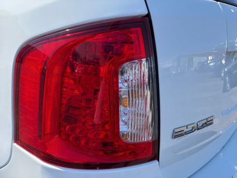 Used 2014 Ford Edge SE w/ Equipment Group 101A AWD/4WD image 16