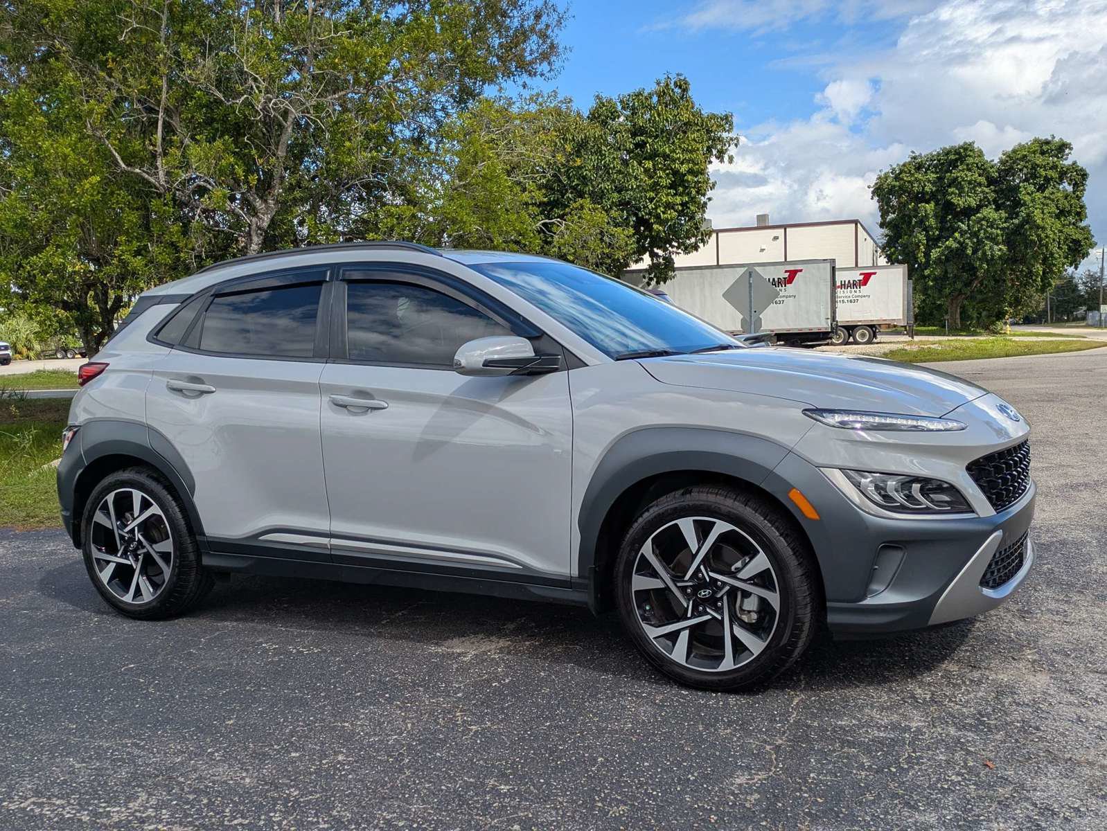 Used 2023 Hyundai Kona Limited FWD image 2