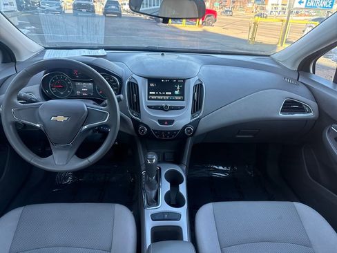 Used 2018 Chevrolet Cruze LS image 12