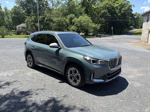 Used 2024 BMW X1 xDrive28i w/ Technology Package AWD/4WD image 3