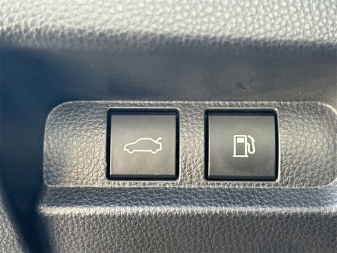 Used 2023 Toyota Crown Limited image 21