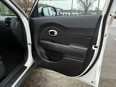 Used 2019 Kia Soul + image 15