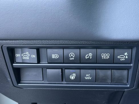 Certified 2026 Toyota Tundra Platinum w/ TRD Off-Road Package AWD/4WD image 26