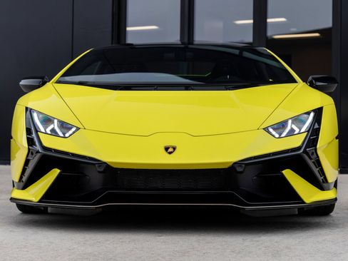 Used 2023 Lamborghini Huracan Tecnica RWD image 4