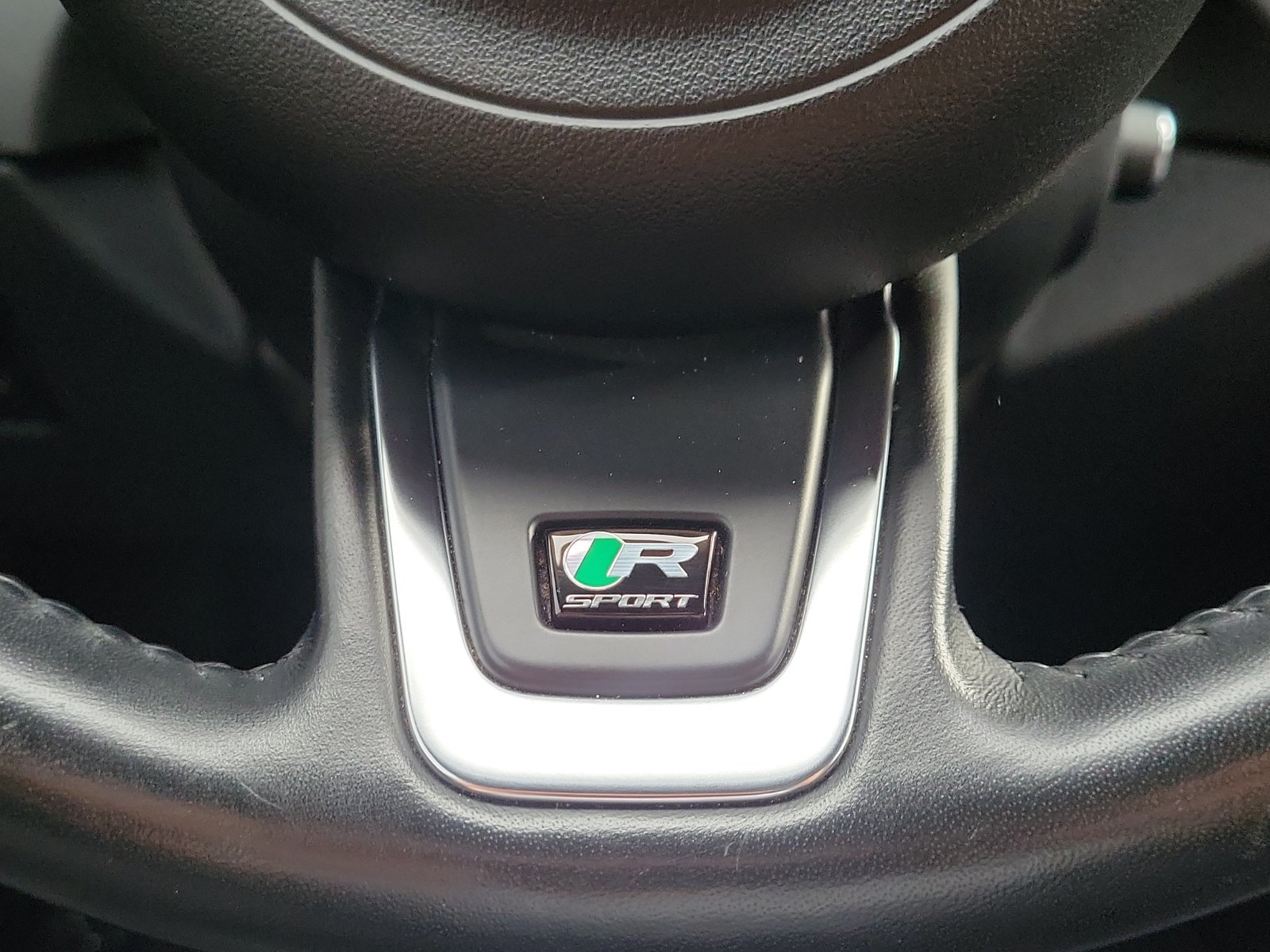 Used 2019 Jaguar XF R-Sport AWD/4WD image 23