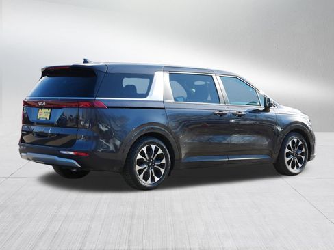 Certified 2024 Kia Carnival EX image 7