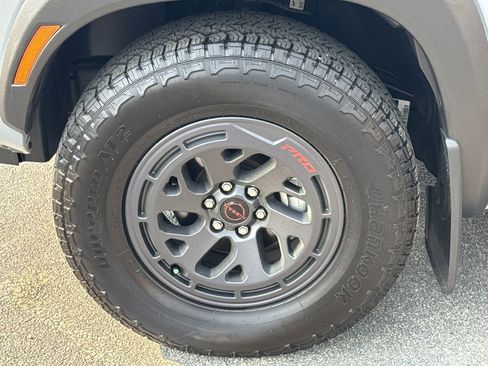 Used 2025 Nissan Frontier PRO-4X image 11