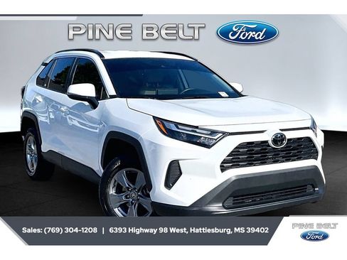 Used 2024 Toyota RAV4 XLE FWD image 1