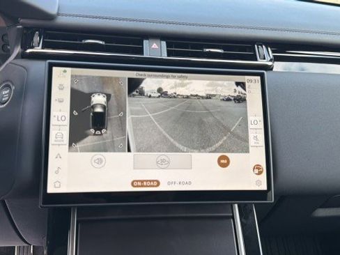 New 2026 Land Rover Range Rover Velar Dynamic SE image 21