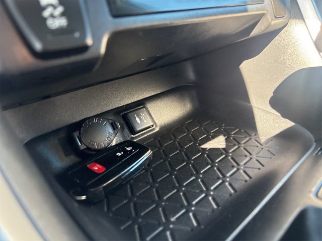 Used 2019 Toyota RAV4 XLE FWD image 11