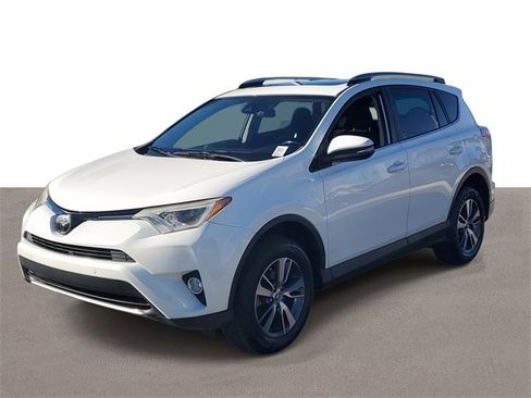 Used 2018 Toyota RAV4 XLE image 2