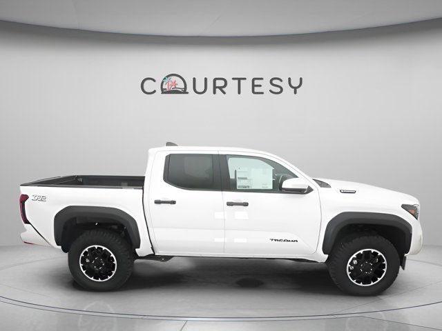 Certified 2025 Toyota Tacoma TRD Off-Road AWD/4WD image 18